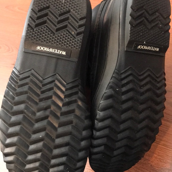 Sorel winter boots. - Picture 3 of 4